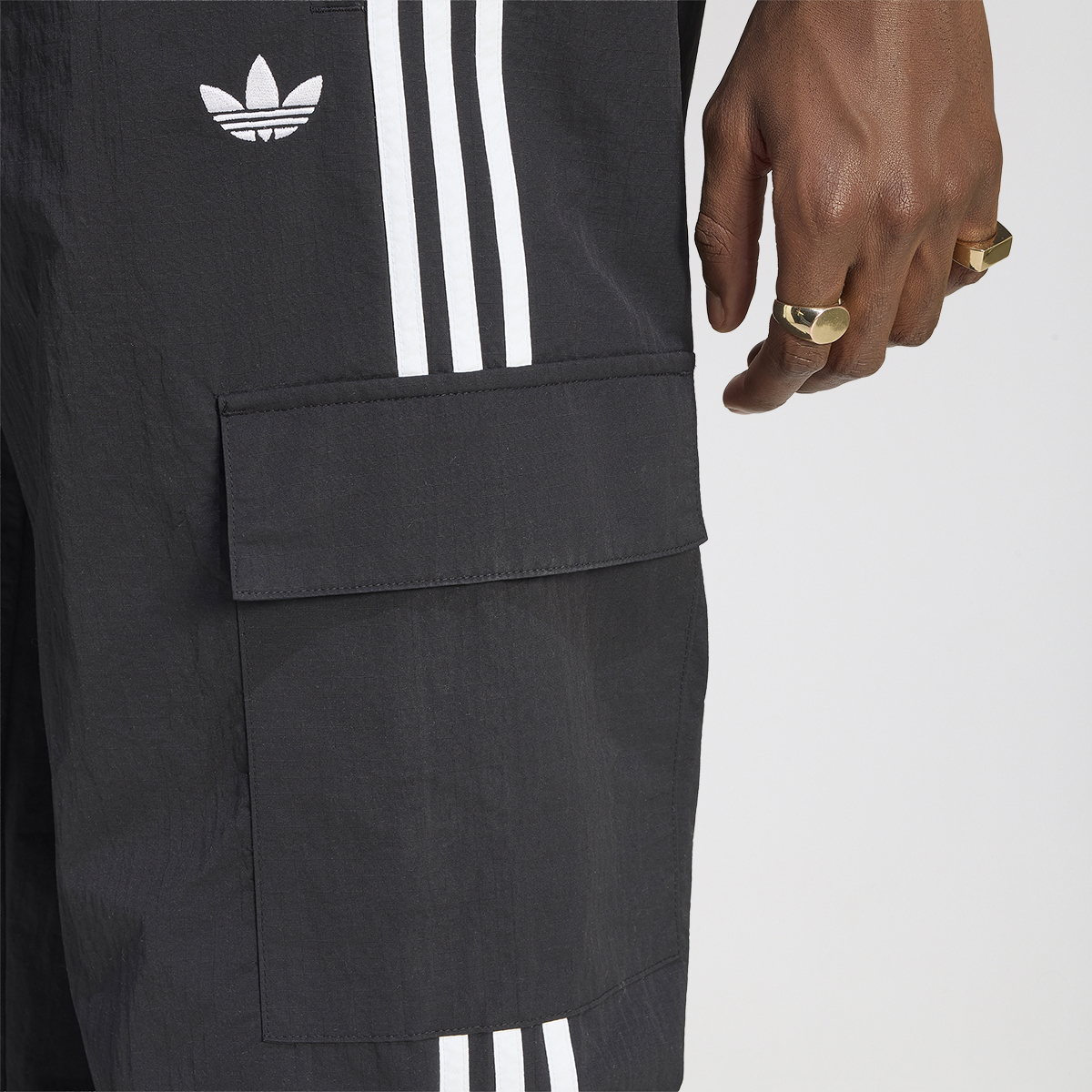 Pantal&oacute;n adidas Adicolor Classics 3 Tiras Hombre,  image number null