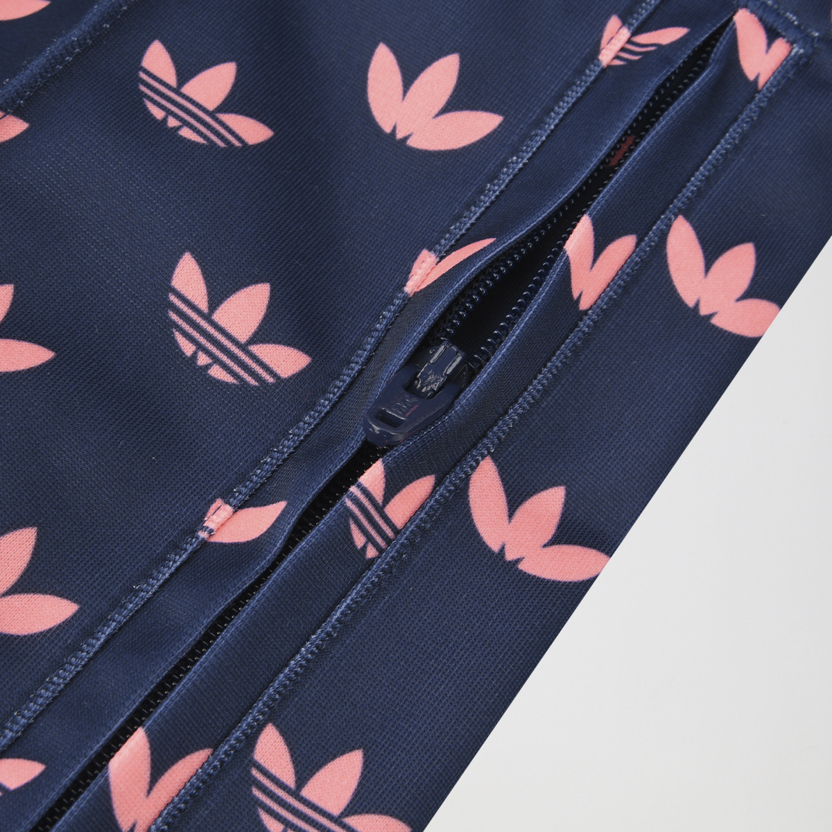 Pantalón adidas Monogram Firebird Mujer,  image number null