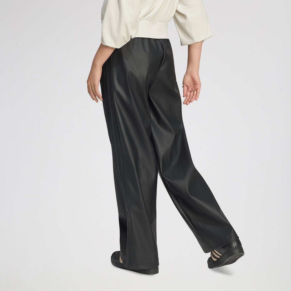 Pantal&oacute;n adidas Firebird Cuero Sint&eacute;tico Mujer,  image number null