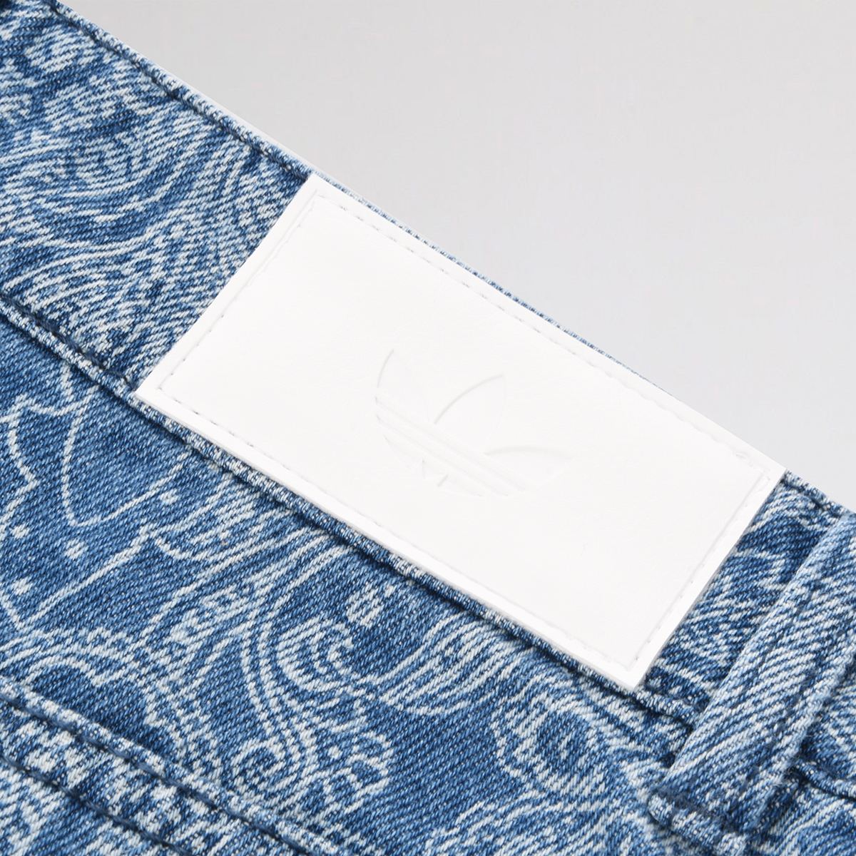 Pantal&oacute;n adidas Liberty London Firebird Denim Mujer,  image number null