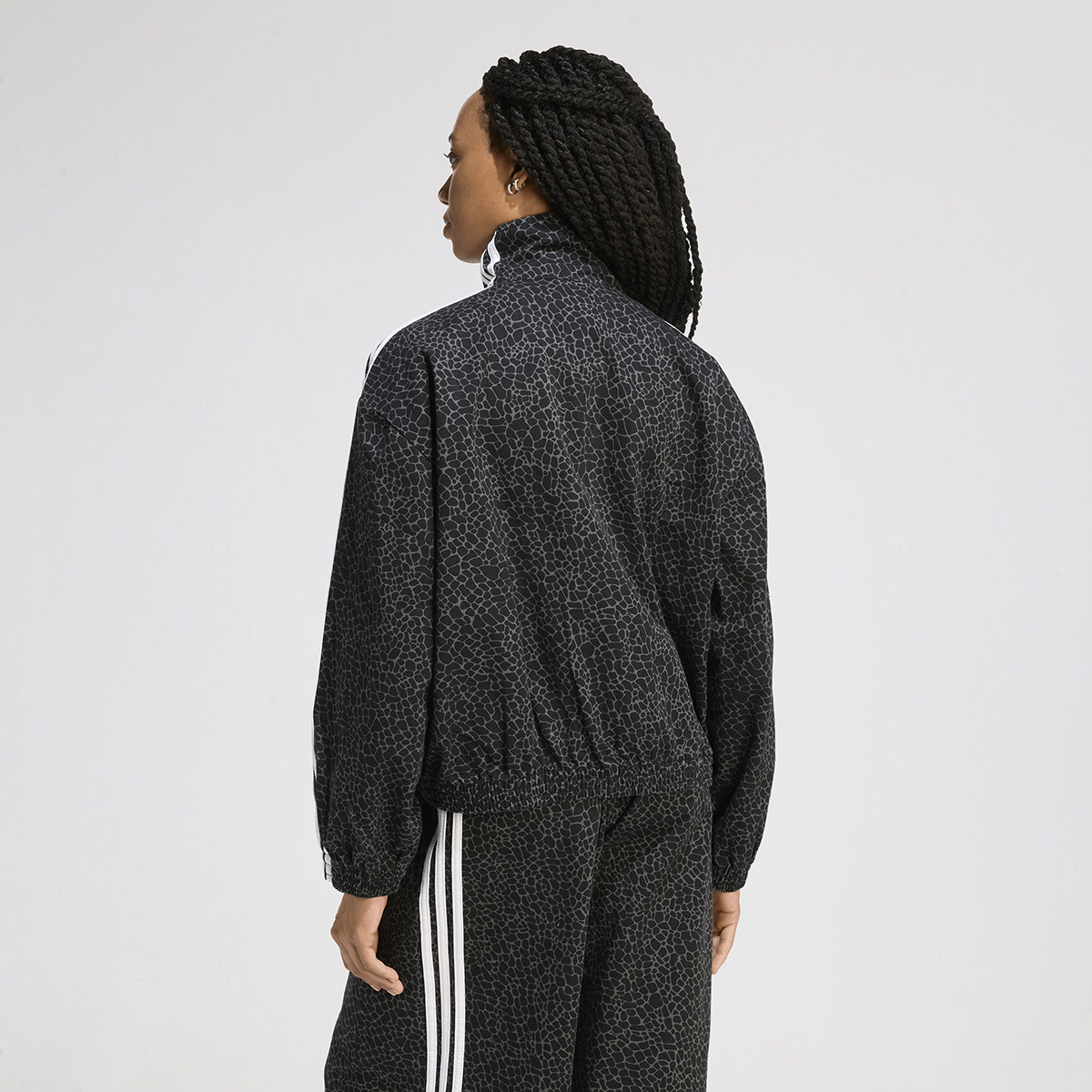 Buzo con  Cierre adidas Firebird Oversized AOP Denim Mujer,  image number null