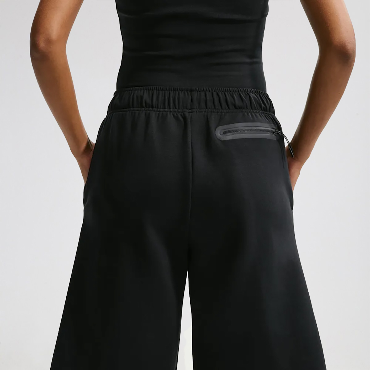 Bermuda Nike Sportswear Tech Fleece Mujer,  image number null