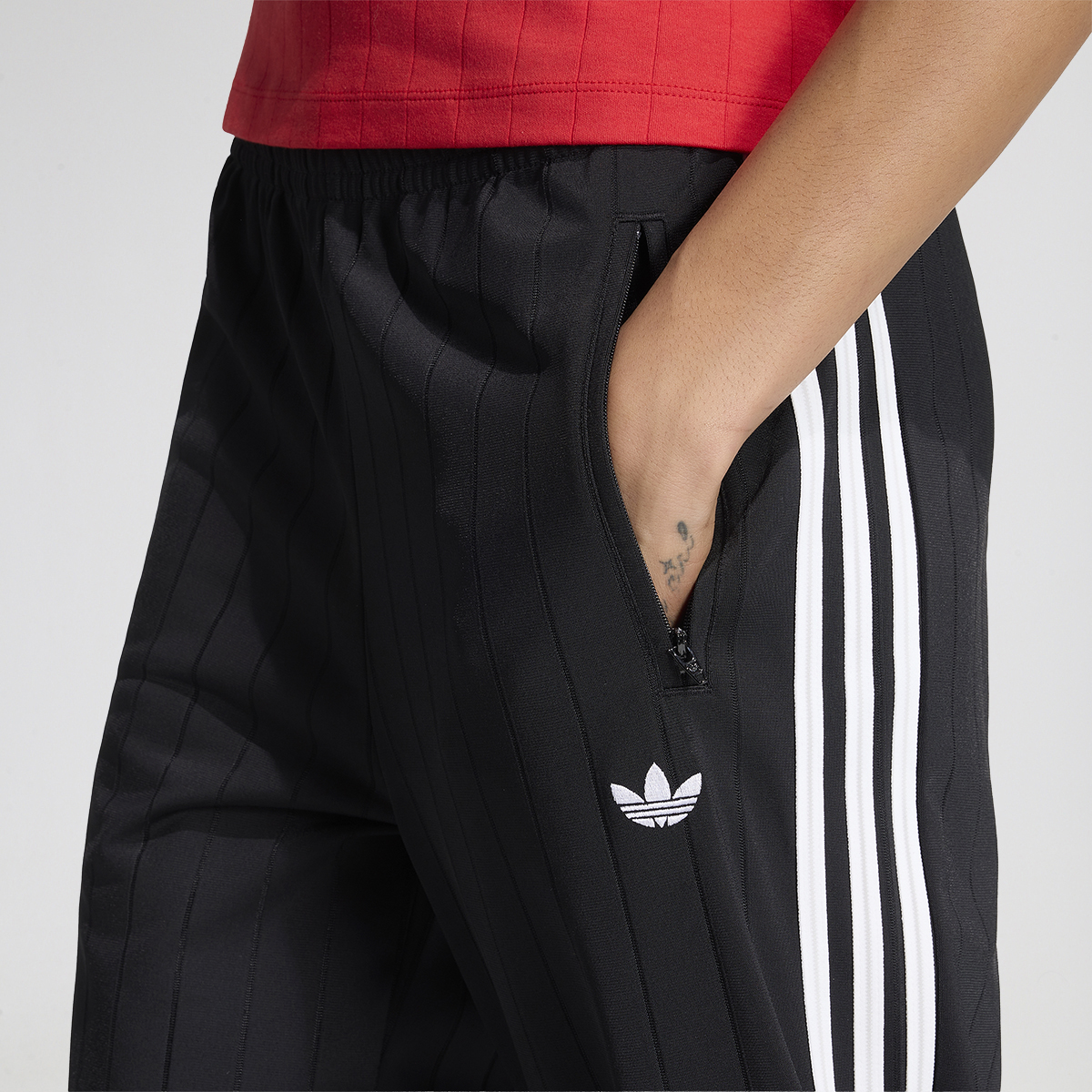 Pantal&oacute;n adidas Pinstripe Firebird Holgado Mujer,  image number null