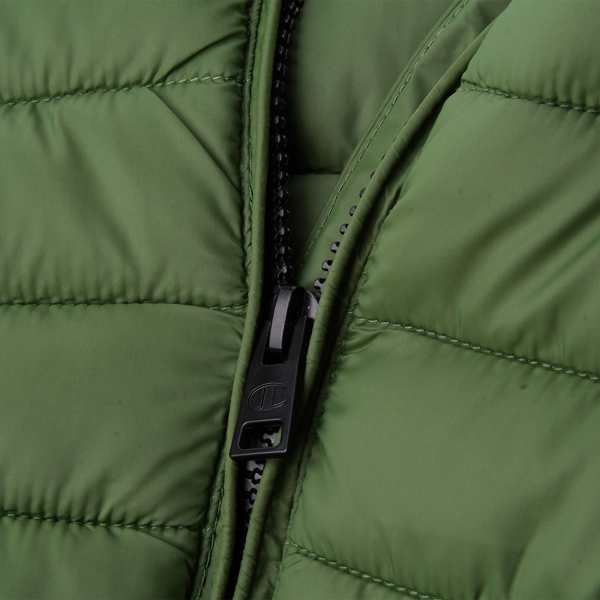 Campera Champion Acolchada Ligera Hombre con capucha,  image number null