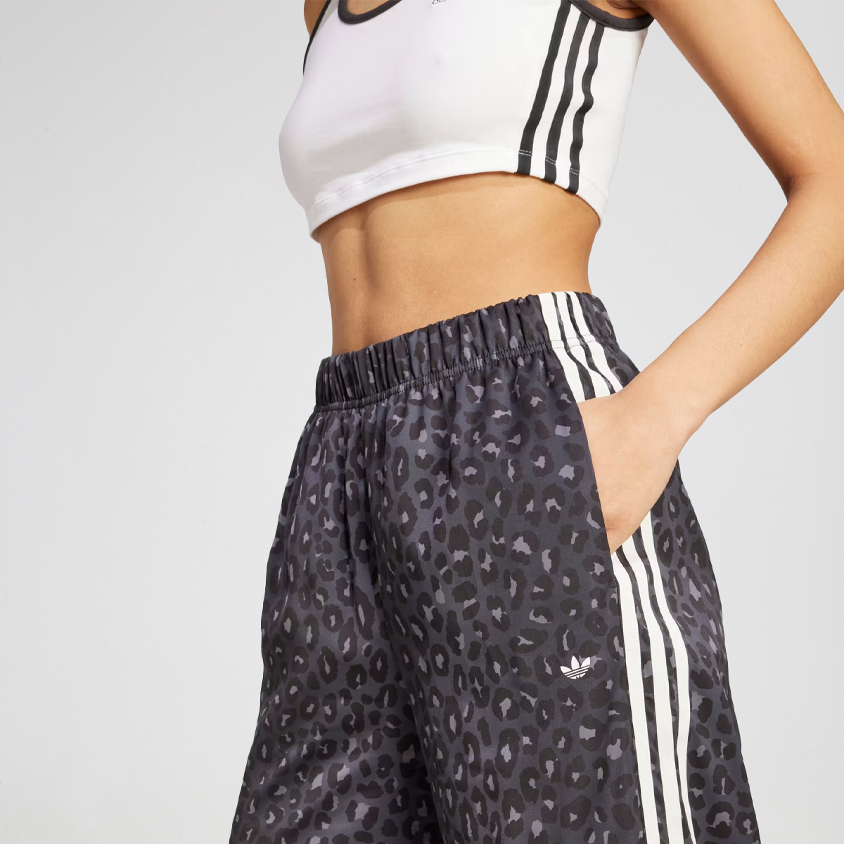 Pantal&oacute;n adidas Wide Leg Satin Mujer,  image number null