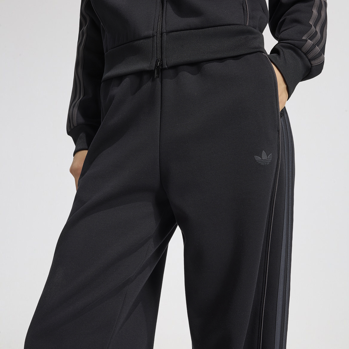 Pantal&oacute;n adidas Ch&aacute;ndal Mujer,  image number null
