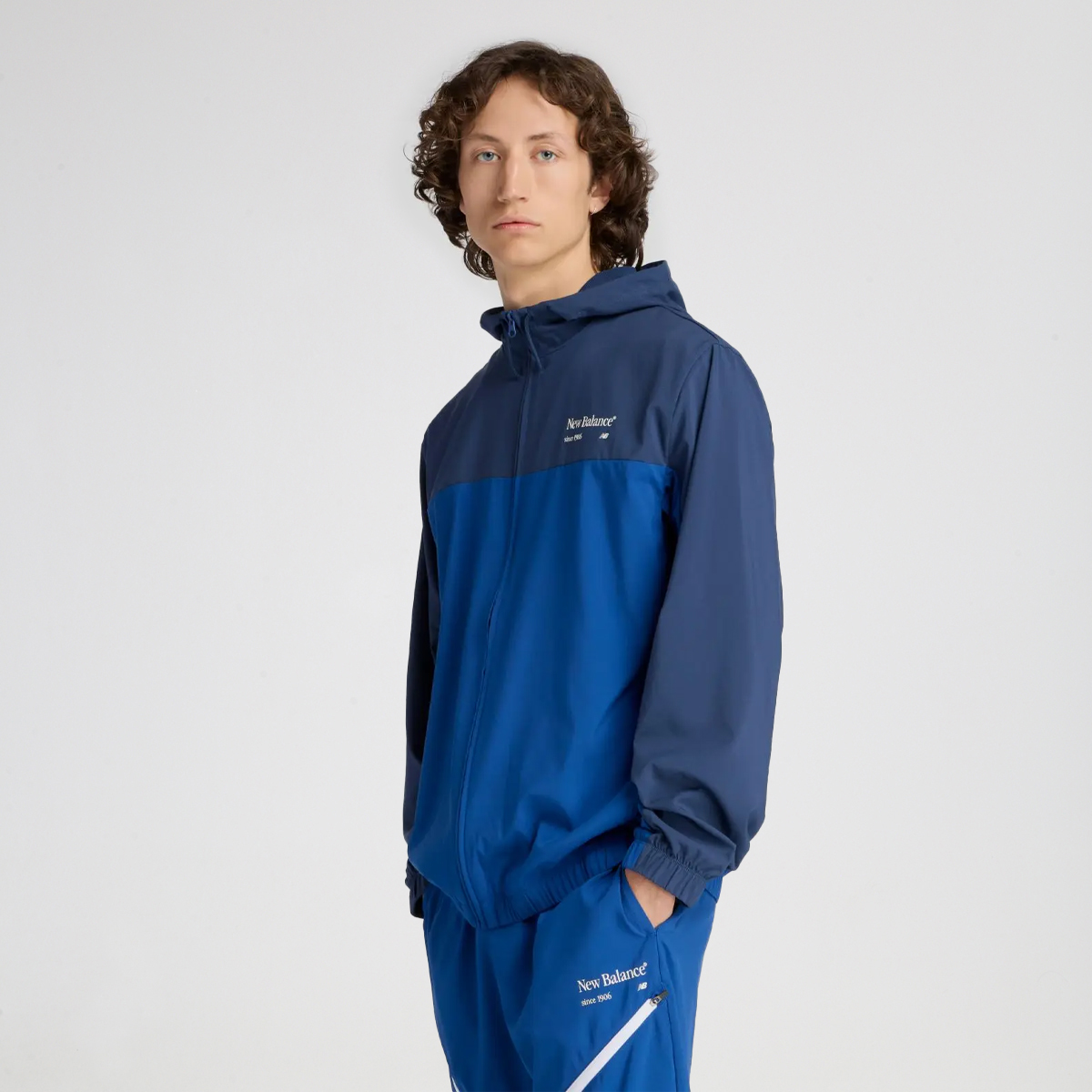 Campera New Balance Reimagined&nbsp;Woven Graphic Hombre,  image number null